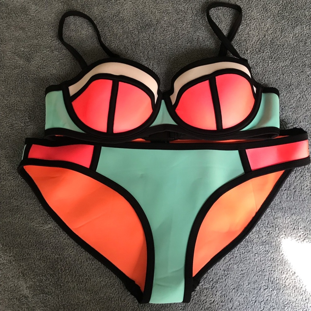 👙 Triangl Neoprene Bikini Blue and Pink 👙 - Picture 2 of 8
